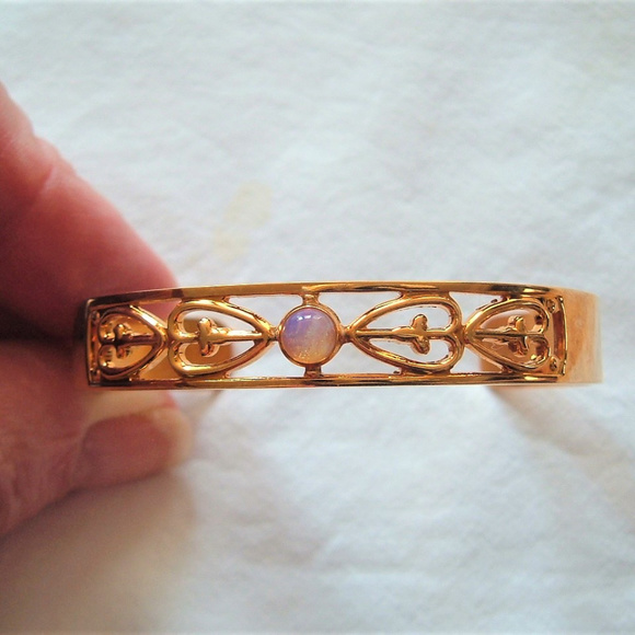 Avon Jewelry - Gold Tone Faux Opal Edwardian Lace Bracelet